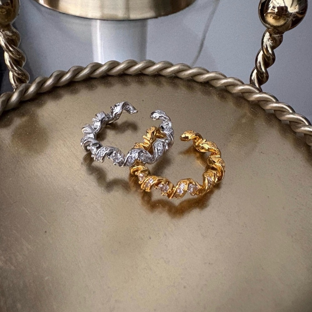 Gold Twisted Ring - fusilli ring - spiral - slinkee